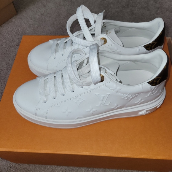 Louis Vuitton Sneakers - Picture 7 of 9